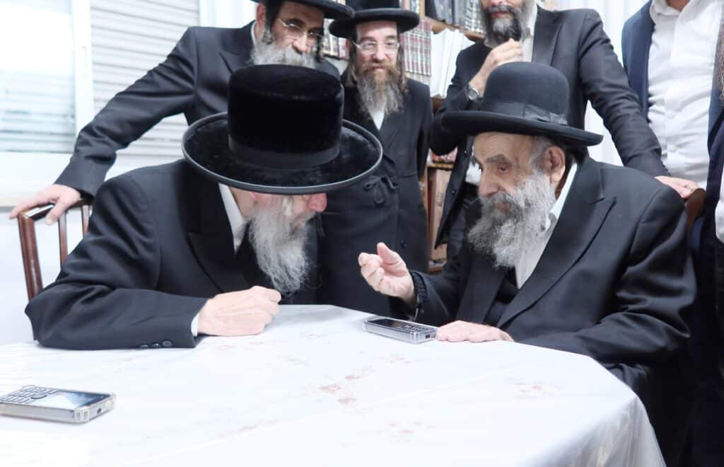 האדמו"ר מסלאנים בביקור נדיר במעונו הגר"מ צדקה