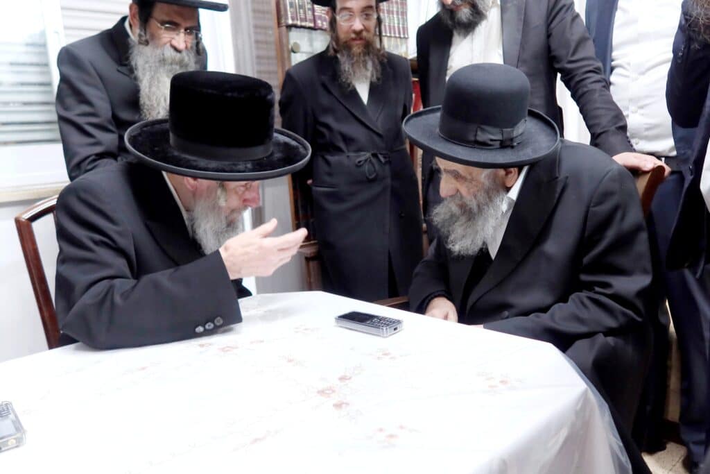 האדמו"ר מסלאנים בביקור נדיר במעונו הגר"מ צדקה