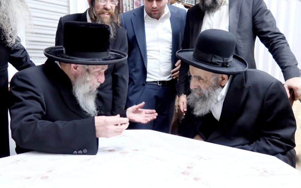 האדמו"ר מסלאנים בביקור נדיר במעונו הגר"מ צדקה