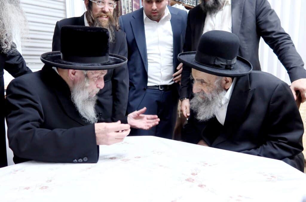 האדמו"ר מסלאנים בביקור נדיר במעונו הגר"מ צדקה