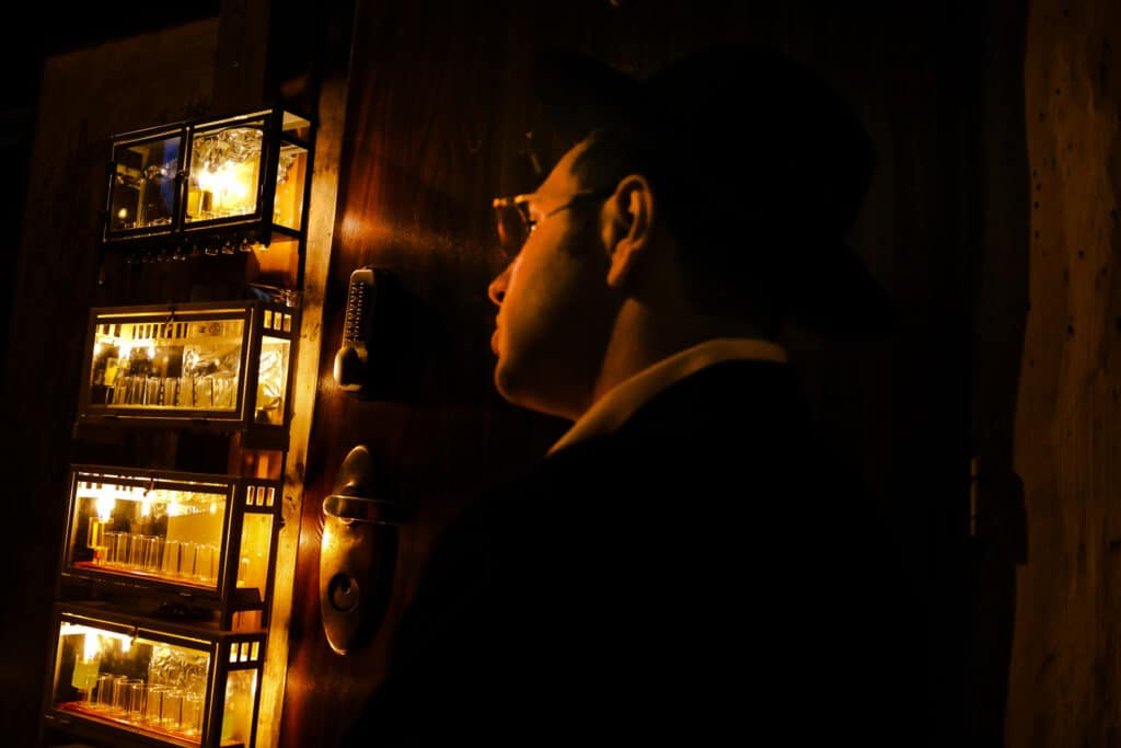 גלריה מרהיבה: במאה שערים הדליקו נר ראשון של חנוכה