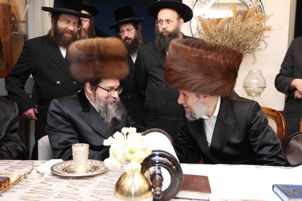 מאות חסידי סקולען ירושלים חגגו את הכנסת ספר התורה