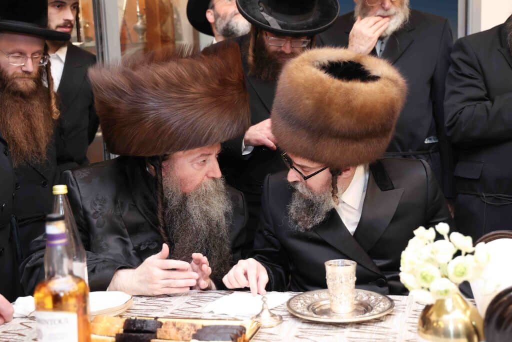 מאות חסידי סקולען ירושלים חגגו את הכנסת ספר התורה