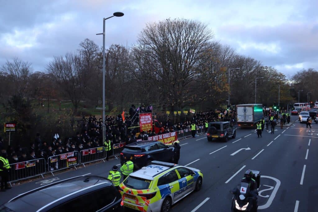 "ממשלת ישראל תתביישו לכם": האנגלים בהפגנת ענק בלונדון "ממשלת ישראל תתביישו לכם": האנגלים בהפגנת ענק בלונדון