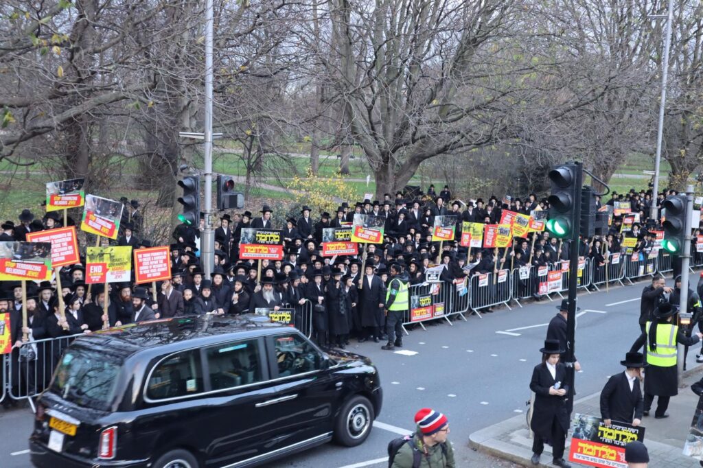 "ממשלת ישראל תתביישו לכם": האנגלים בהפגנת ענק בלונדון "ממשלת ישראל תתביישו לכם": האנגלים בהפגנת ענק בלונדון