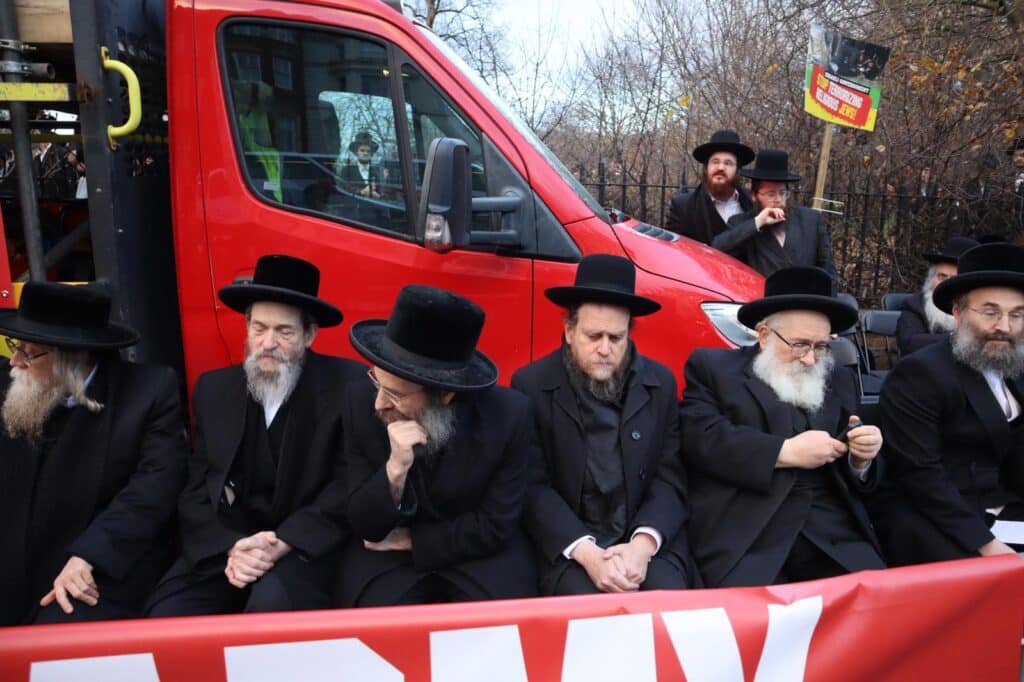 "ממשלת ישראל תתביישו לכם": האנגלים בהפגנת ענק בלונדון "ממשלת ישראל תתביישו לכם": האנגלים בהפגנת ענק בלונדון