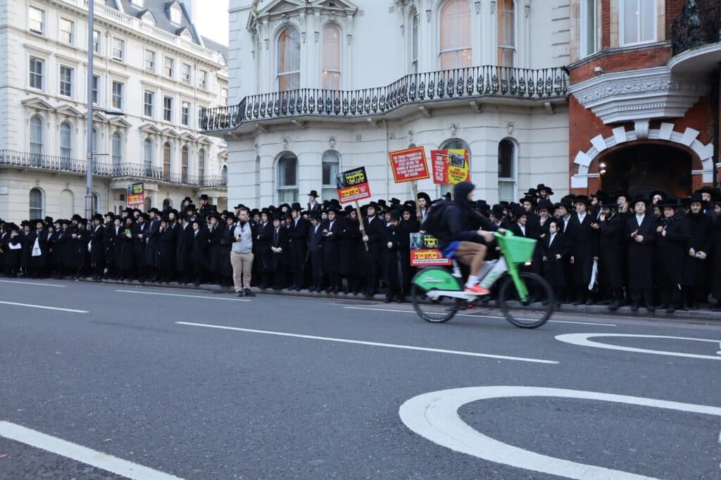 "ממשלת ישראל תתביישו לכם": האנגלים בהפגנת ענק בלונדון "ממשלת ישראל תתביישו לכם": האנגלים בהפגנת ענק בלונדון