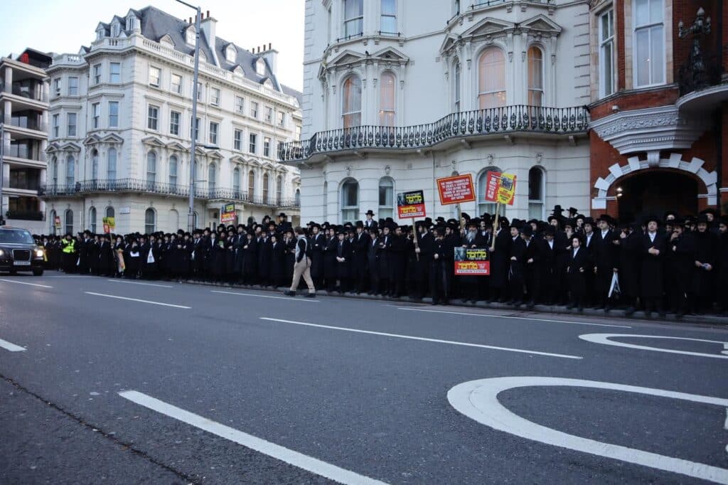 "ממשלת ישראל תתביישו לכם": האנגלים בהפגנת ענק בלונדון "ממשלת ישראל תתביישו לכם": האנגלים בהפגנת ענק בלונדון