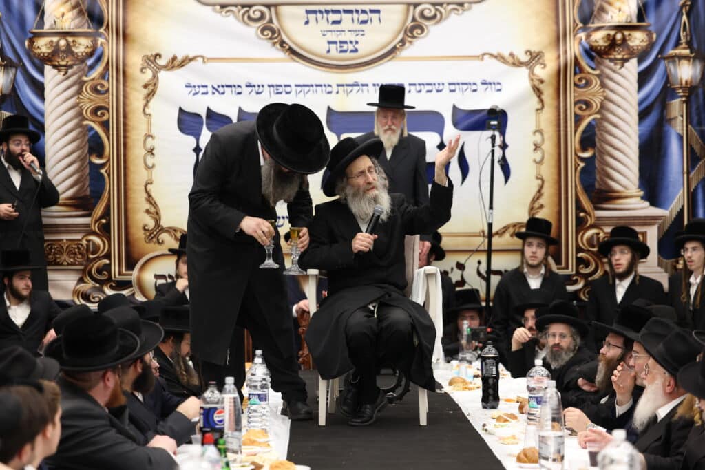 במעמד מאות: רב מיילך בידרמן ערך הילולא ל-'בת עין'