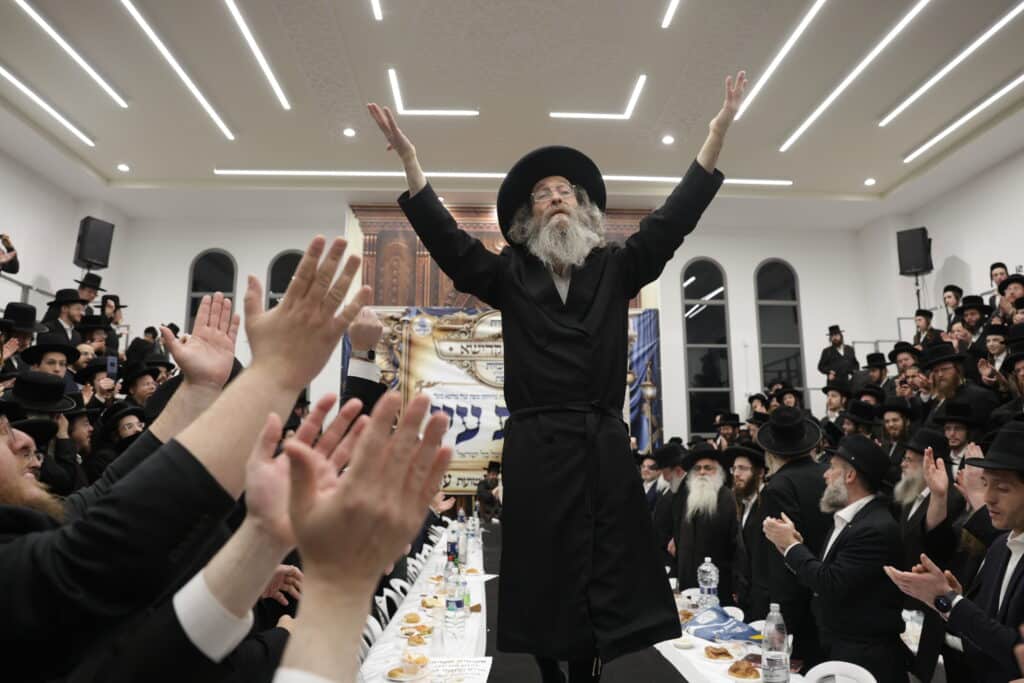 במעמד מאות: רב מיילך בידרמן ערך הילולא ל-'בת עין'