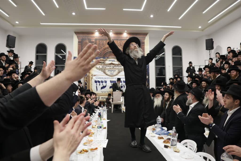 במעמד מאות: רב מיילך בידרמן ערך הילולא ל-'בת עין'