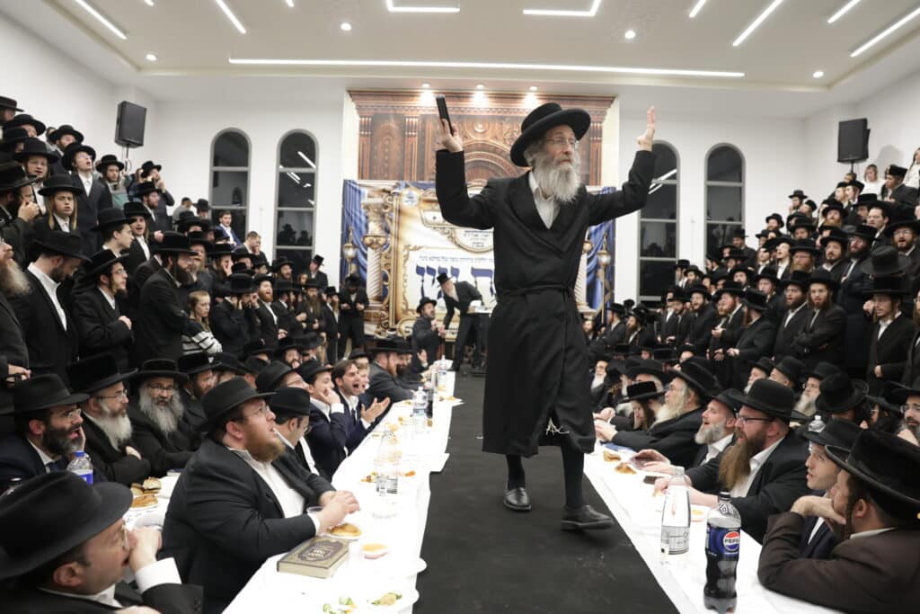 במעמד מאות: רב מיילך בידרמן ערך הילולא ל-'בת עין'