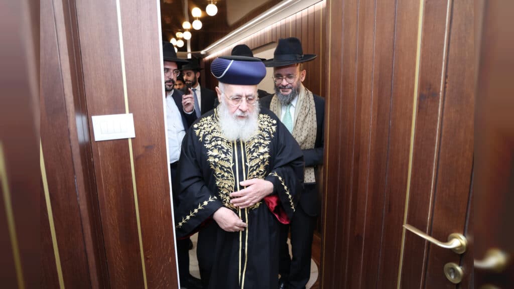 הראשל"צ העניק תעודות לרבני בית ההוראה תפארת וגדולה