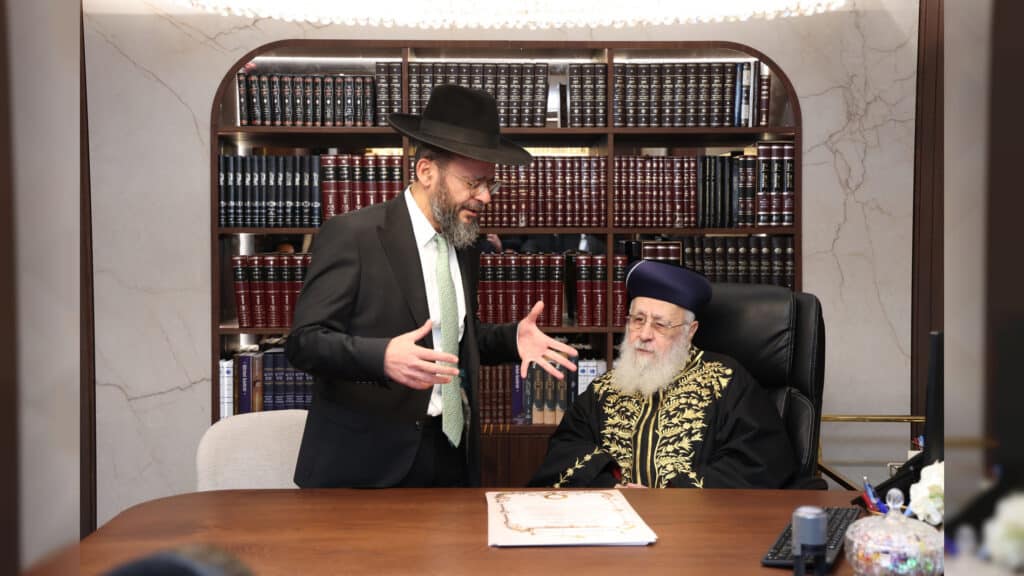 הראשל"צ העניק תעודות לרבני בית ההוראה תפארת וגדולה