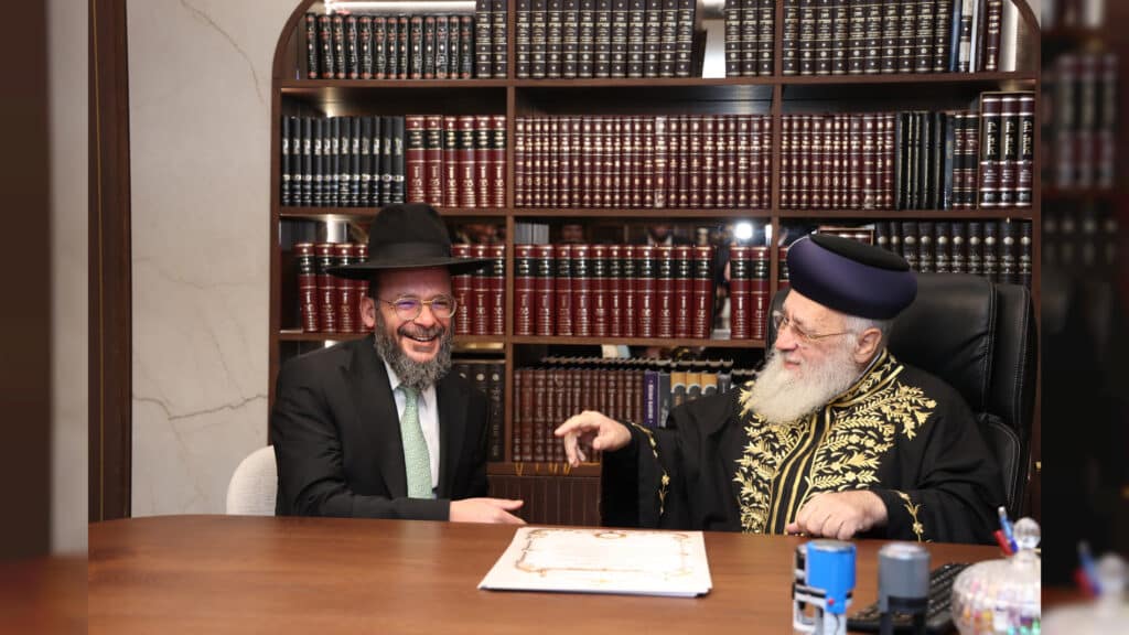 הראשל"צ העניק תעודות לרבני בית ההוראה תפארת וגדולה