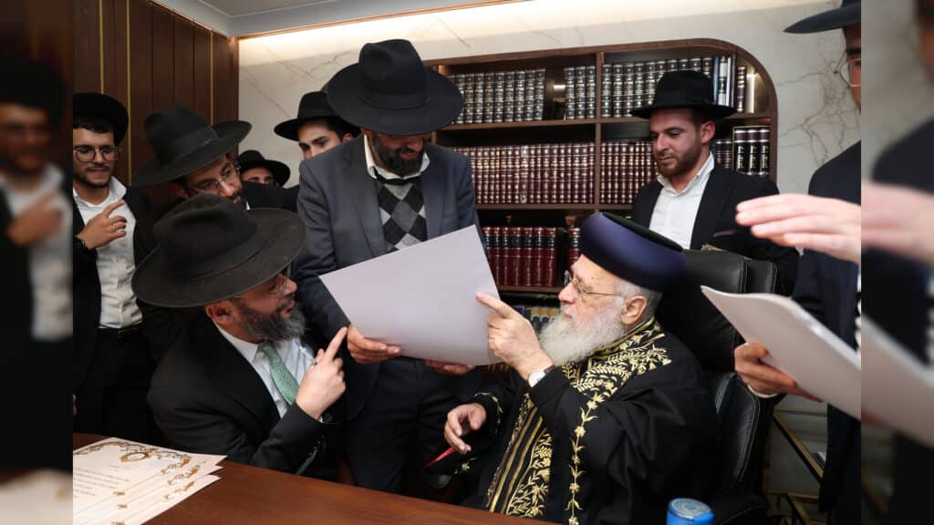 הראשל"צ העניק תעודות לרבני בית ההוראה תפארת וגדולה