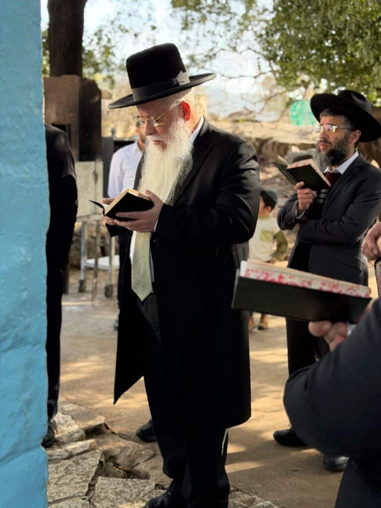 גלריה: רב העיר אלעד הקדיש את היום לתפילה על תושבי העיר גלריה: רב העיר אלעד הקדיש את היום לתפילה על תושבי העיר