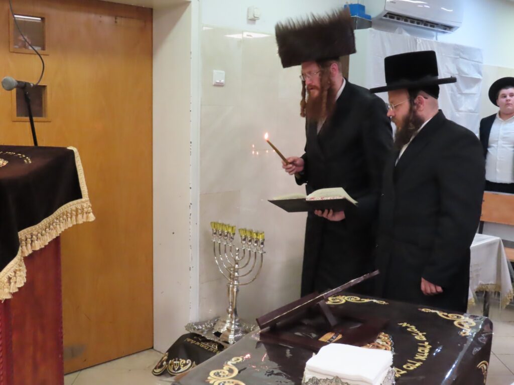 צפו בגלריה: ימי החנוכה בחצר הקודש קאליב