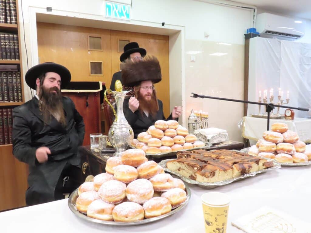 צפו בגלריה: ימי החנוכה בחצר הקודש קאליב