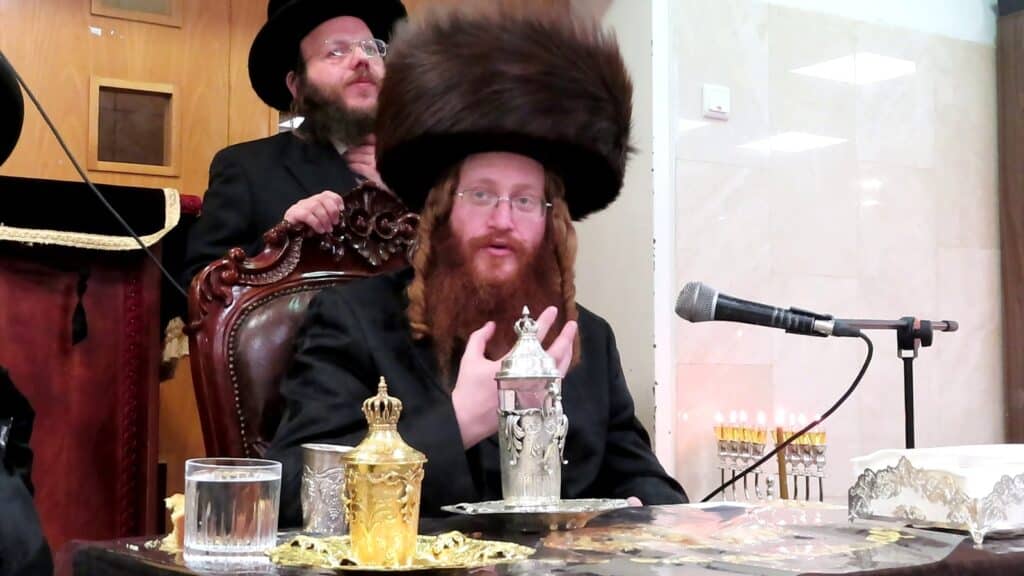 צפו בגלריה: ימי החנוכה בחצר הקודש קאליב