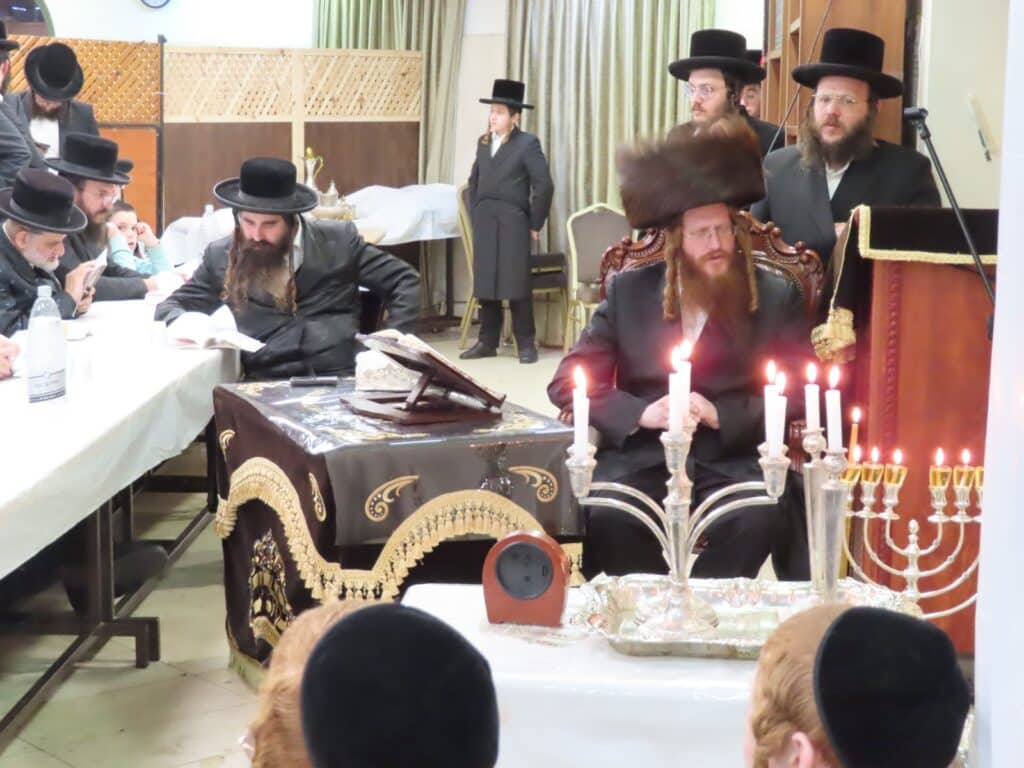 צפו בגלריה: ימי החנוכה בחצר הקודש קאליב