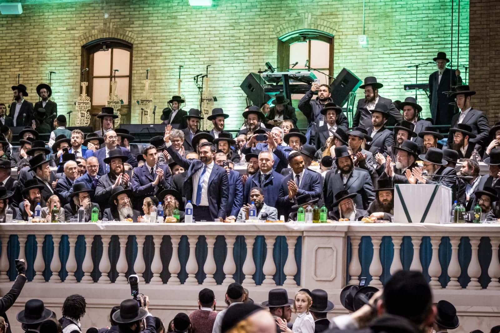 בראשות האדמו"ר: אלפי חסידי סאטמר חגגו את יום ההצלה בראשות האדמו"ר: אלפי חסידי סאטמר חגגו את יום ההצלה