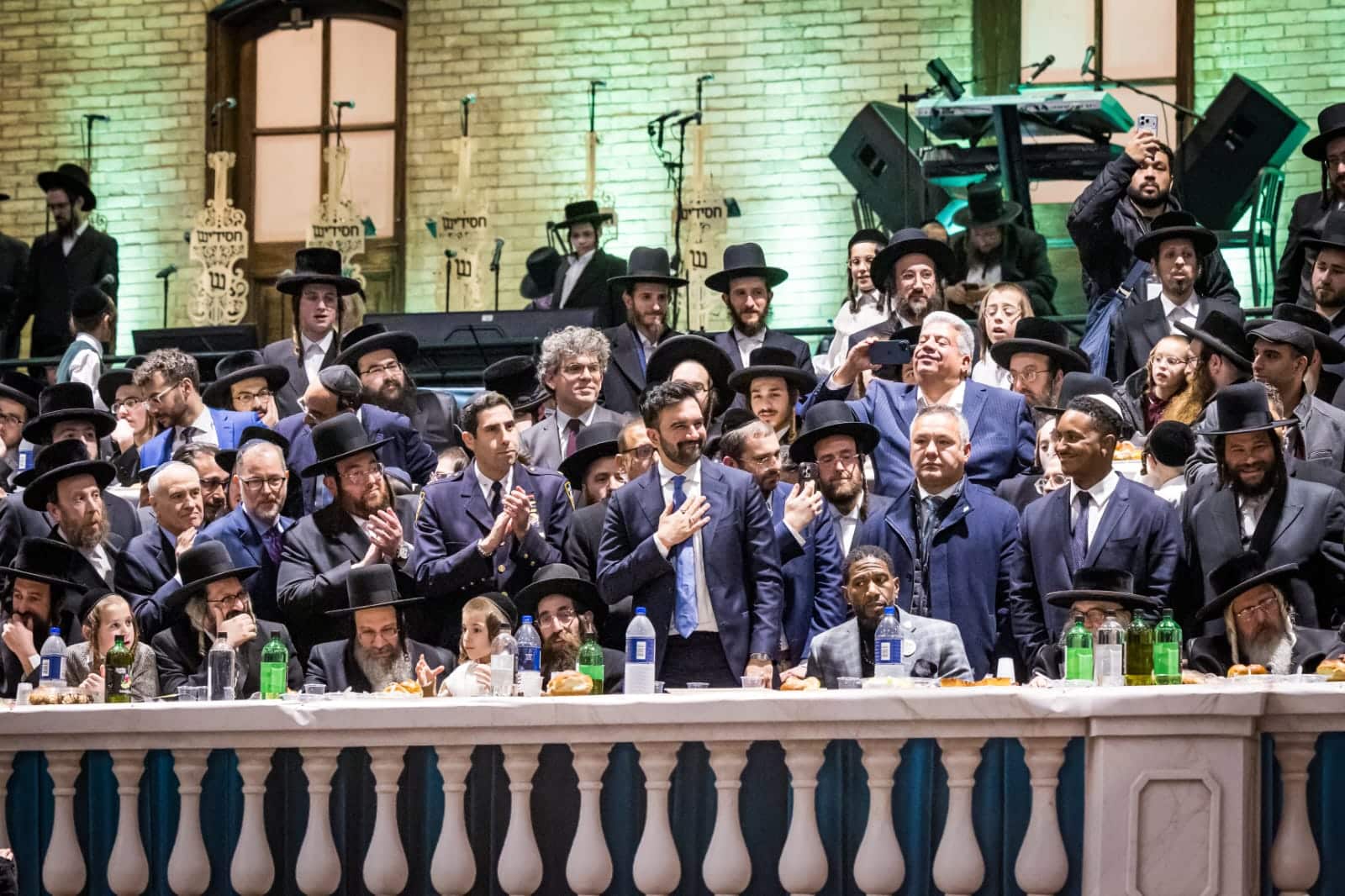 בראשות האדמו"ר: אלפי חסידי סאטמר חגגו את יום ההצלה בראשות האדמו"ר: אלפי חסידי סאטמר חגגו את יום ההצלה