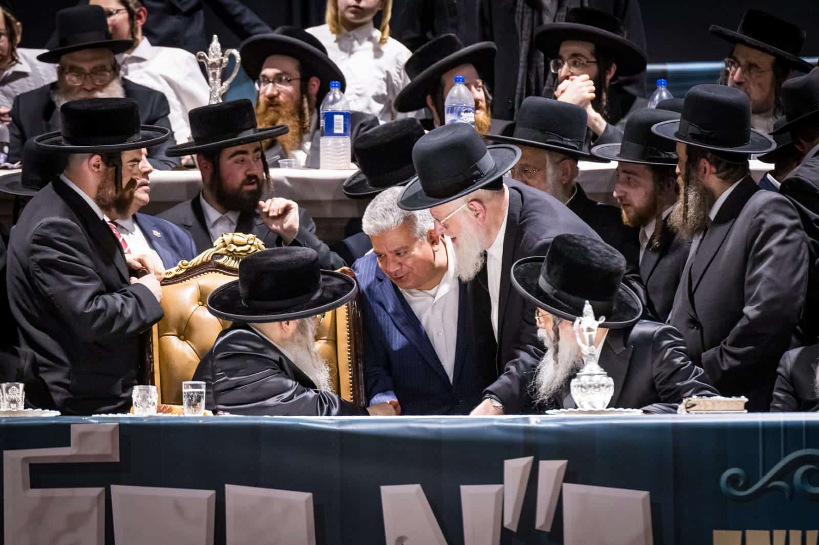 בראשות האדמו"ר: אלפי חסידי סאטמר חגגו את יום ההצלה בראשות האדמו"ר: אלפי חסידי סאטמר חגגו את יום ההצלה