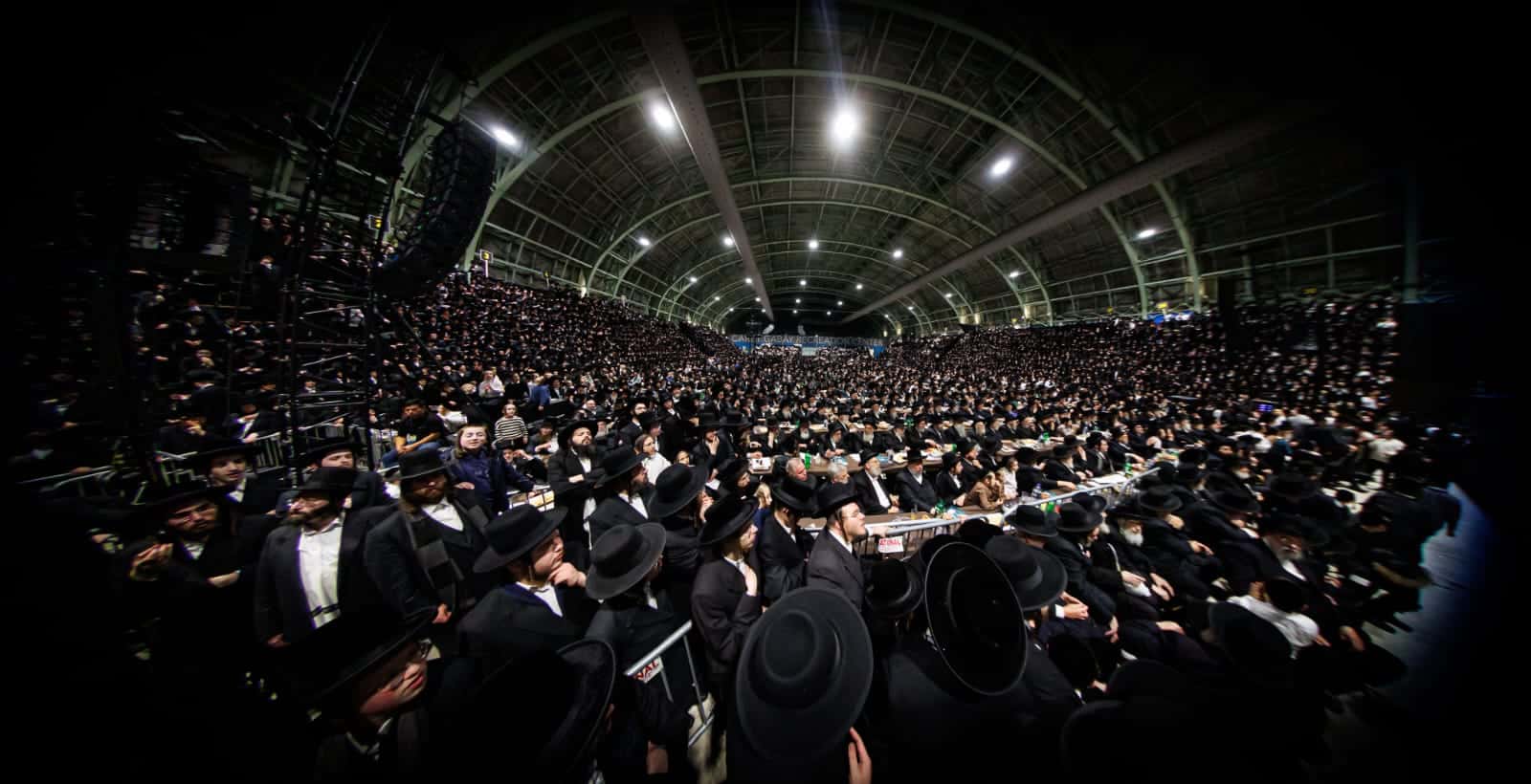 בראשות האדמו"ר: אלפי חסידי סאטמר חגגו את יום ההצלה בראשות האדמו"ר: אלפי חסידי סאטמר חגגו את יום ההצלה