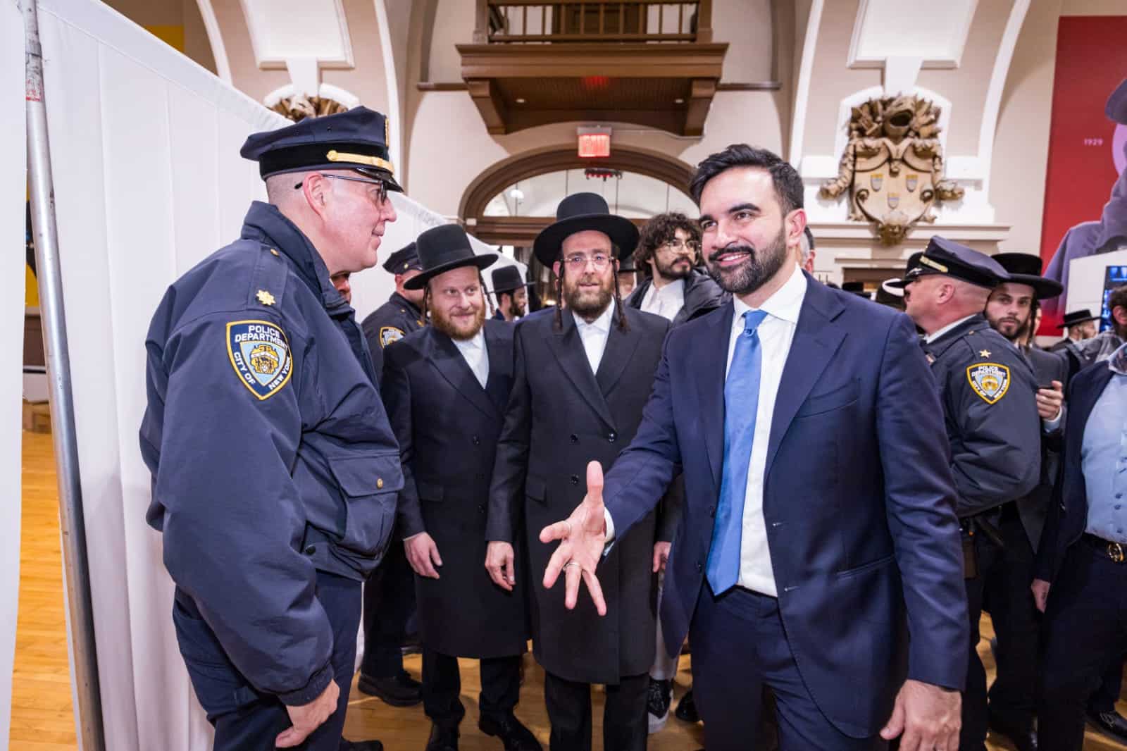 בראשות האדמו"ר: אלפי חסידי סאטמר חגגו את יום ההצלה בראשות האדמו"ר: אלפי חסידי סאטמר חגגו את יום ההצלה