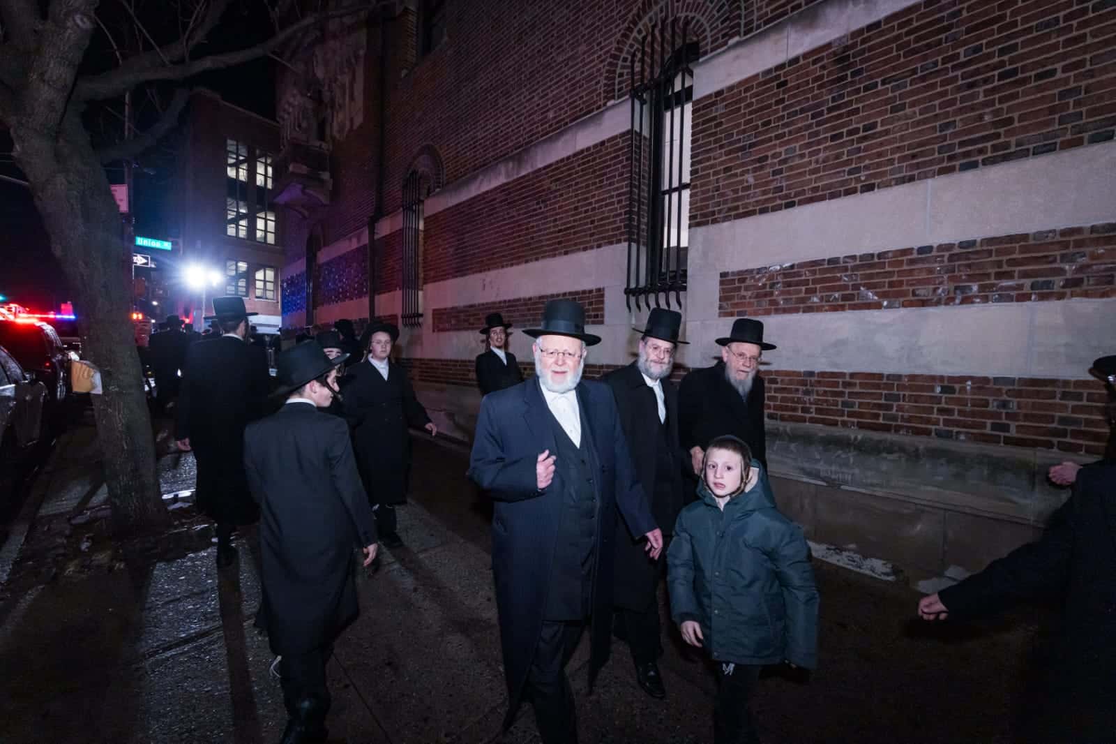 בראשות האדמו"ר: אלפי חסידי סאטמר חגגו את יום ההצלה בראשות האדמו"ר: אלפי חסידי סאטמר חגגו את יום ההצלה