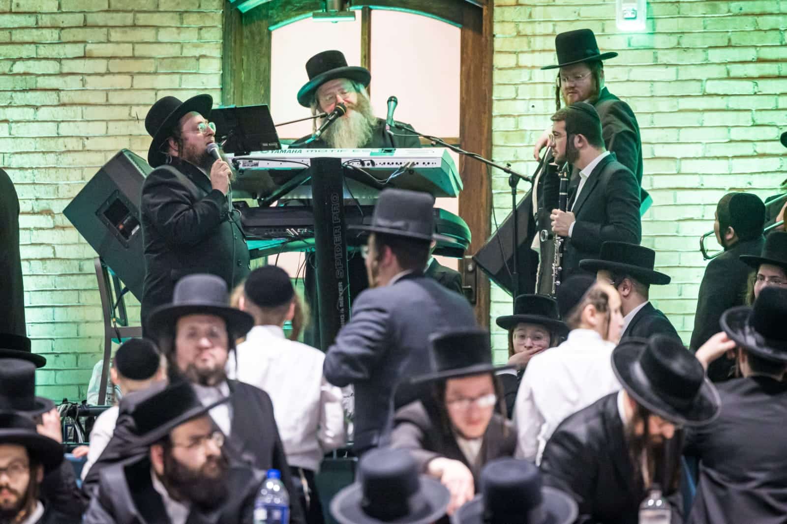 בראשות האדמו"ר: אלפי חסידי סאטמר חגגו את יום ההצלה בראשות האדמו"ר: אלפי חסידי סאטמר חגגו את יום ההצלה