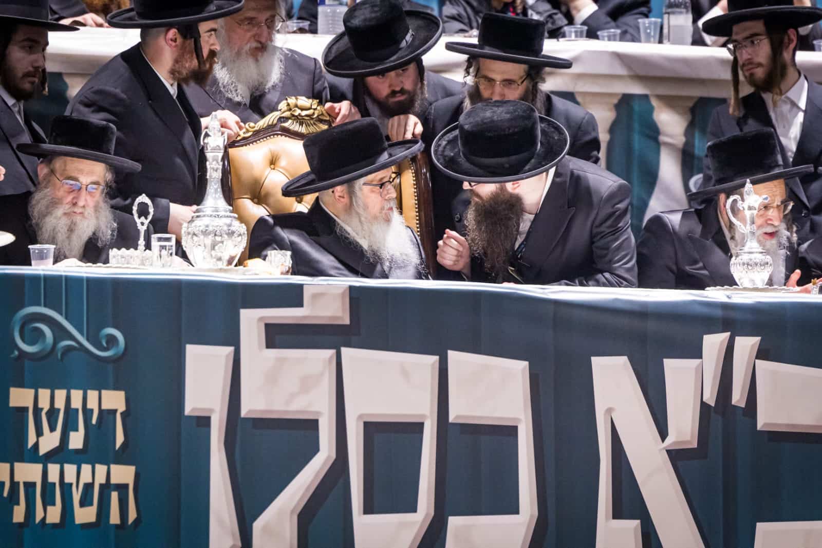 בראשות האדמו"ר: אלפי חסידי סאטמר חגגו את יום ההצלה בראשות האדמו"ר: אלפי חסידי סאטמר חגגו את יום ההצלה