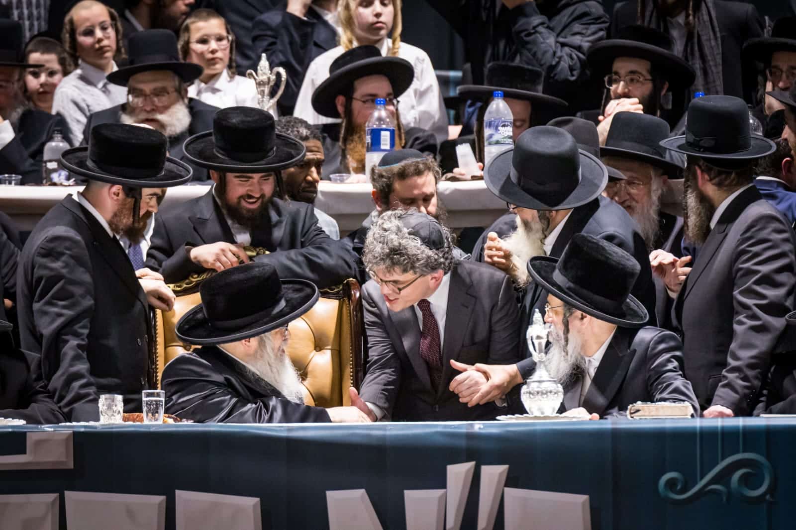 בראשות האדמו"ר: אלפי חסידי סאטמר חגגו את יום ההצלה בראשות האדמו"ר: אלפי חסידי סאטמר חגגו את יום ההצלה