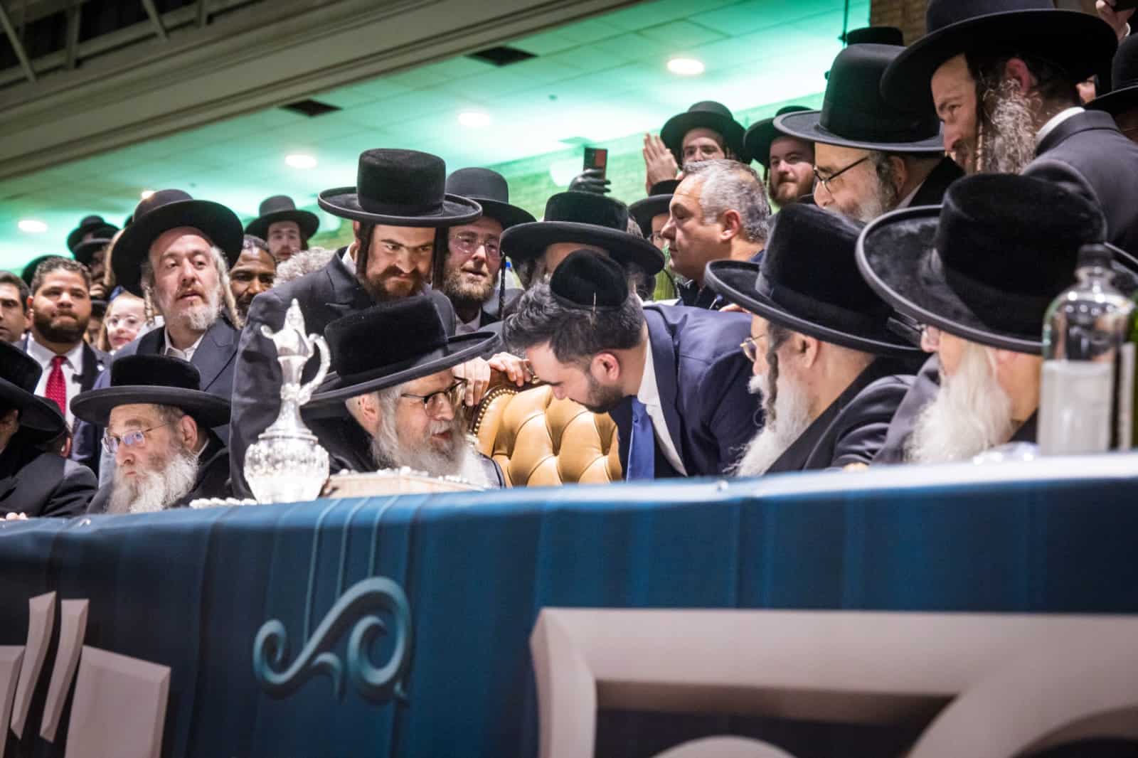 בראשות האדמו"ר: אלפי חסידי סאטמר חגגו את יום ההצלה בראשות האדמו"ר: אלפי חסידי סאטמר חגגו את יום ההצלה