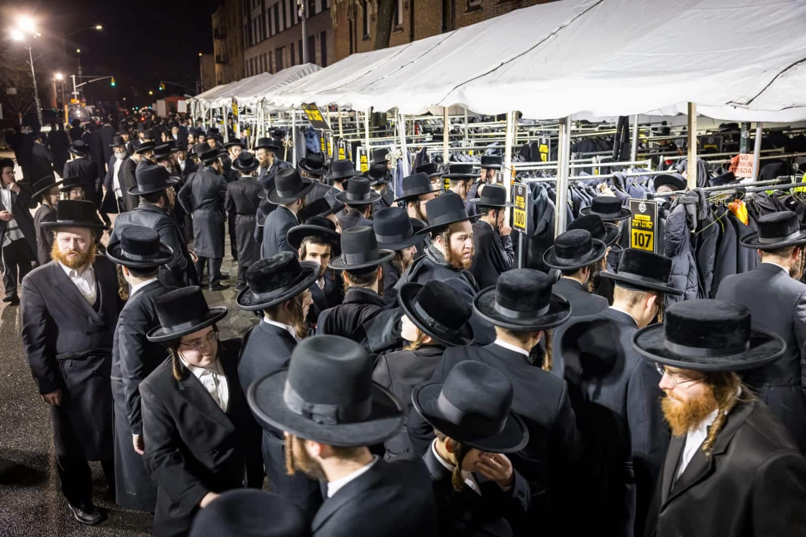 בראשות האדמו"ר: אלפי חסידי סאטמר חגגו את יום ההצלה בראשות האדמו"ר: אלפי חסידי סאטמר חגגו את יום ההצלה