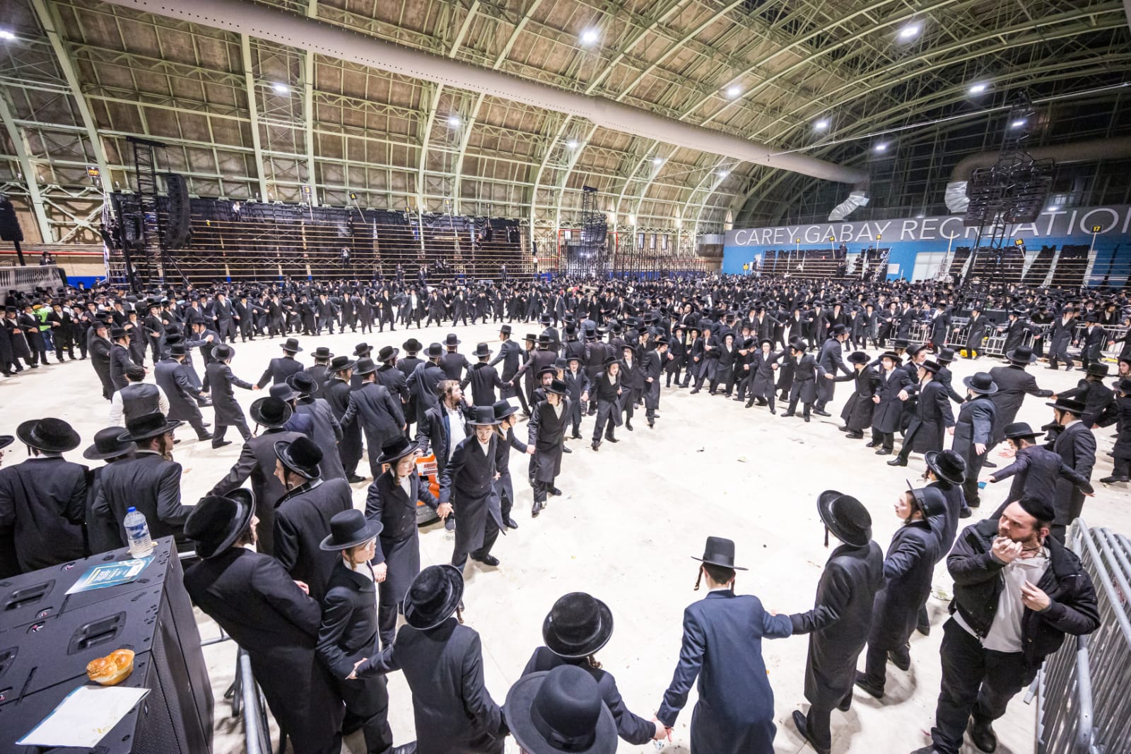 בראשות האדמו"ר: אלפי חסידי סאטמר חגגו את יום ההצלה בראשות האדמו"ר: אלפי חסידי סאטמר חגגו את יום ההצלה