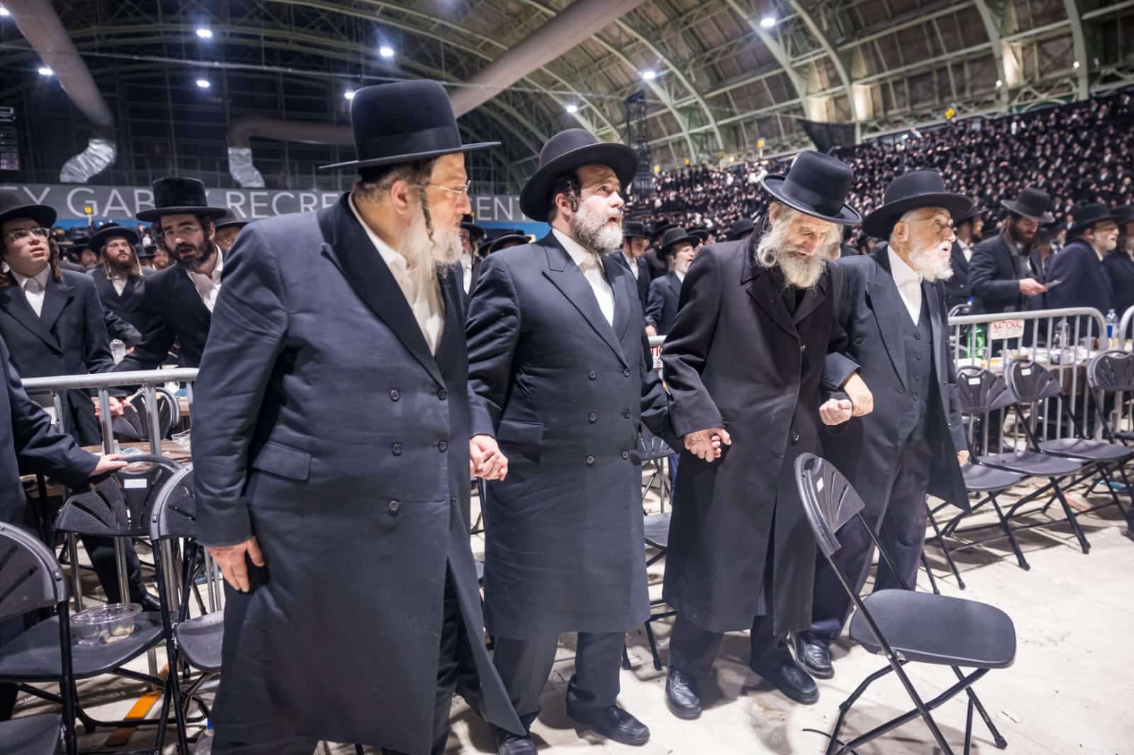 בראשות האדמו"ר: אלפי חסידי סאטמר חגגו את יום ההצלה בראשות האדמו"ר: אלפי חסידי סאטמר חגגו את יום ההצלה