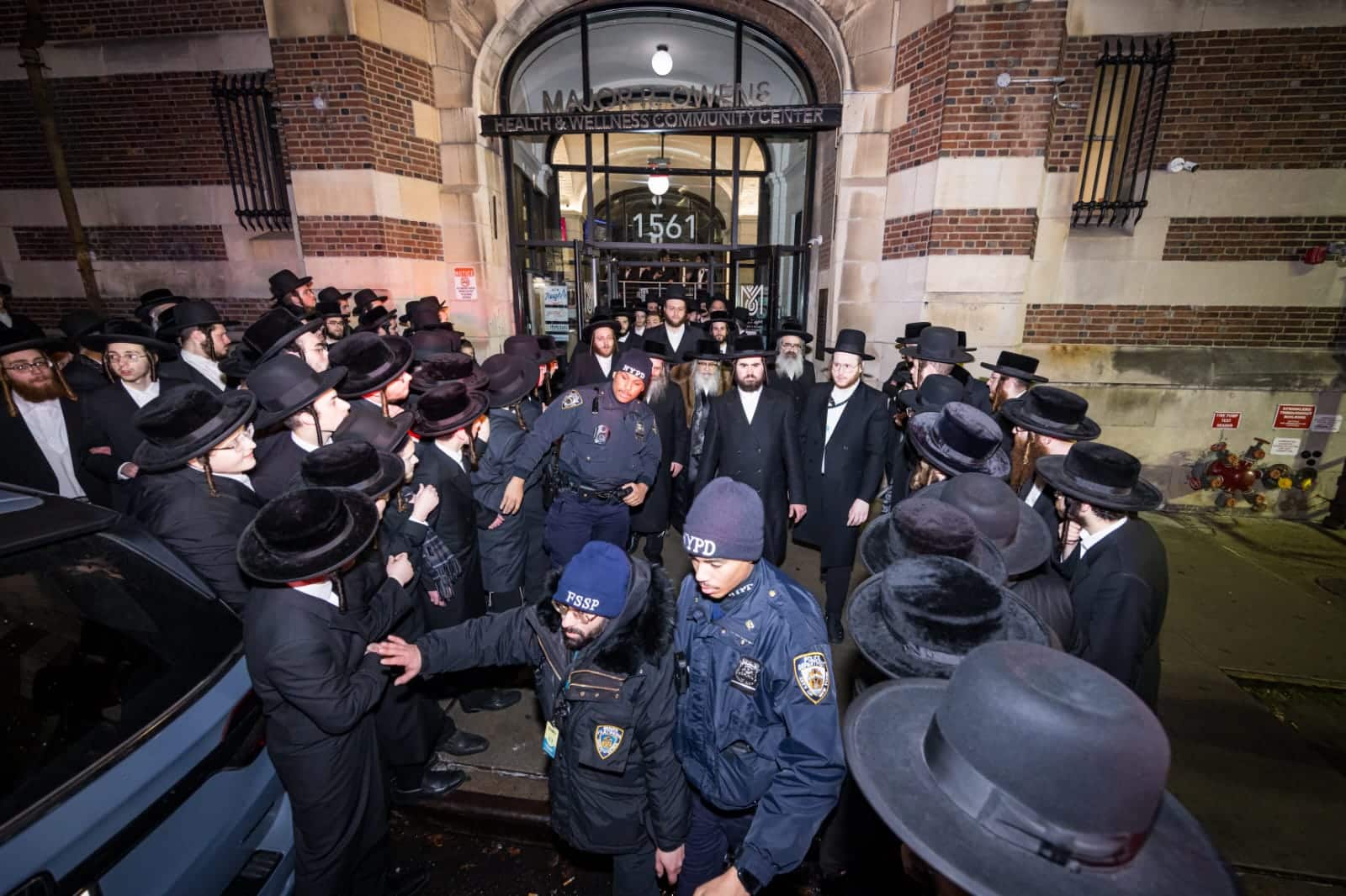 בראשות האדמו"ר: אלפי חסידי סאטמר חגגו את יום ההצלה בראשות האדמו"ר: אלפי חסידי סאטמר חגגו את יום ההצלה