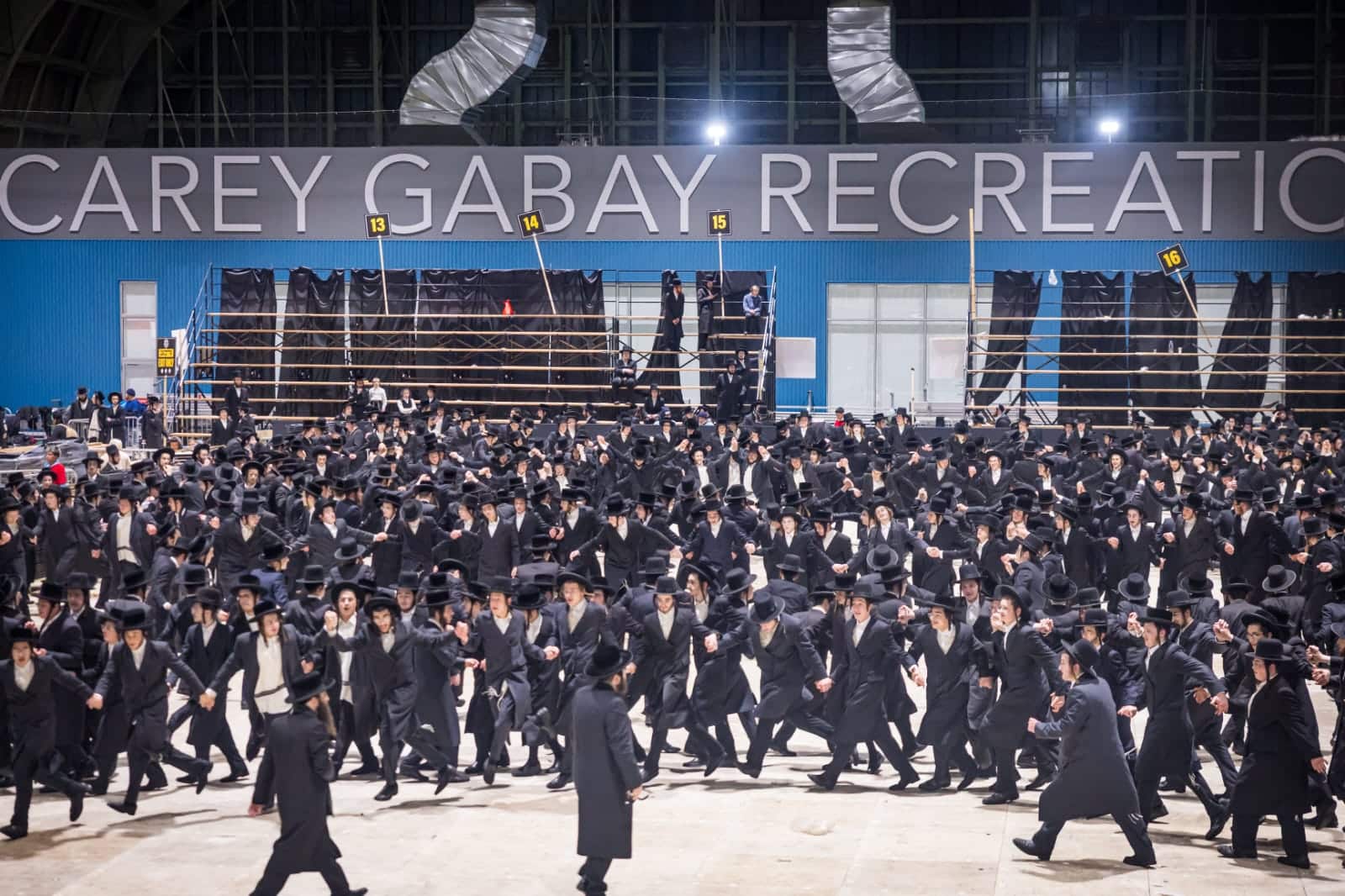 בראשות האדמו"ר: אלפי חסידי סאטמר חגגו את יום ההצלה בראשות האדמו"ר: אלפי חסידי סאטמר חגגו את יום ההצלה