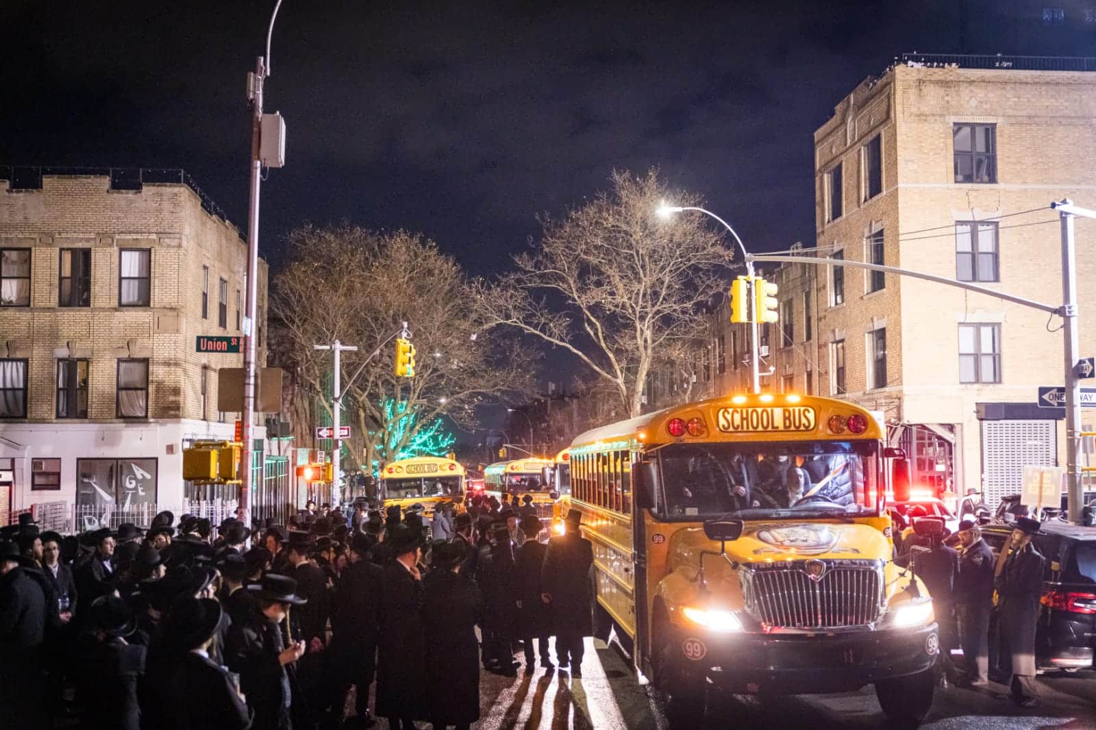 בראשות האדמו"ר: אלפי חסידי סאטמר חגגו את יום ההצלה בראשות האדמו"ר: אלפי חסידי סאטמר חגגו את יום ההצלה