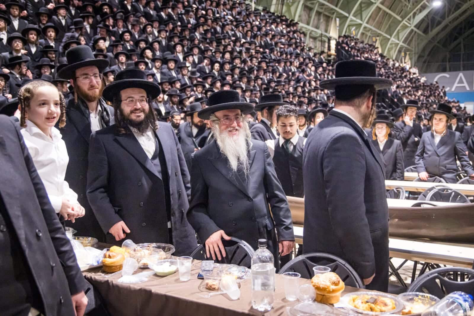 בראשות האדמו"ר: אלפי חסידי סאטמר חגגו את יום ההצלה בראשות האדמו"ר: אלפי חסידי סאטמר חגגו את יום ההצלה