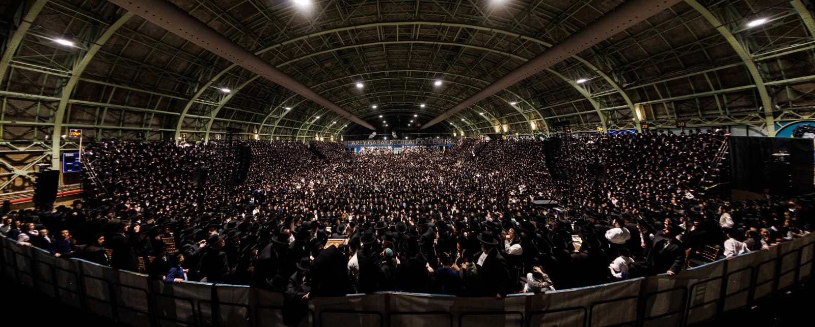 בראשות האדמו"ר: אלפי חסידי סאטמר חגגו את יום ההצלה בראשות האדמו"ר: אלפי חסידי סאטמר חגגו את יום ההצלה