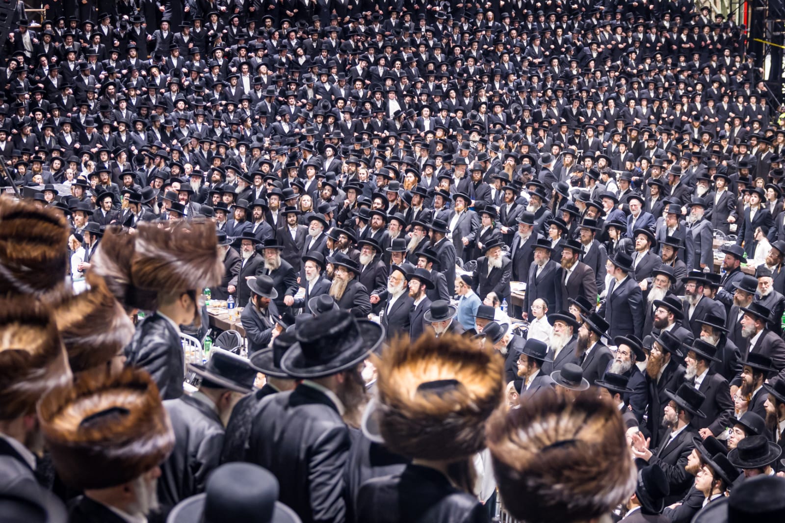 בראשות האדמו"ר: אלפי חסידי סאטמר חגגו את יום ההצלה בראשות האדמו"ר: אלפי חסידי סאטמר חגגו את יום ההצלה