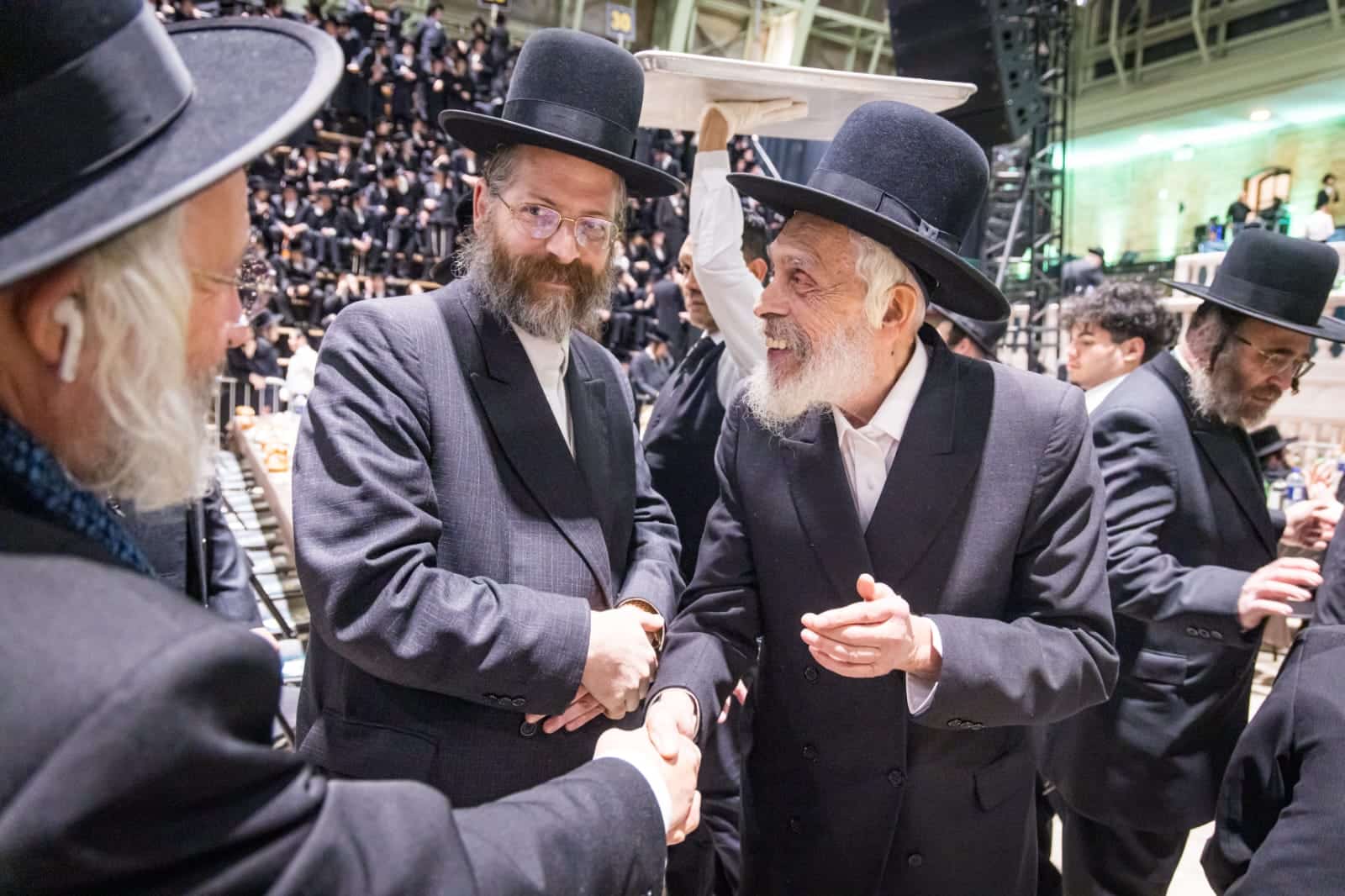 בראשות האדמו"ר: אלפי חסידי סאטמר חגגו את יום ההצלה בראשות האדמו"ר: אלפי חסידי סאטמר חגגו את יום ההצלה