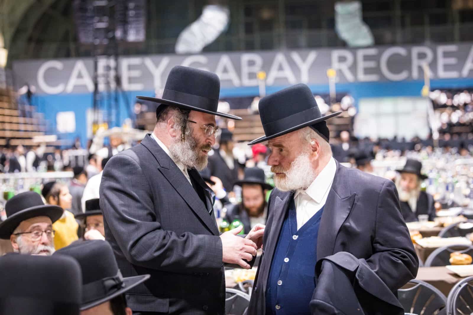 בראשות האדמו"ר: אלפי חסידי סאטמר חגגו את יום ההצלה בראשות האדמו"ר: אלפי חסידי סאטמר חגגו את יום ההצלה