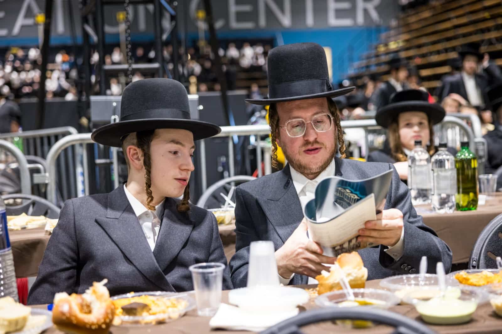 בראשות האדמו"ר: אלפי חסידי סאטמר חגגו את יום ההצלה בראשות האדמו"ר: אלפי חסידי סאטמר חגגו את יום ההצלה