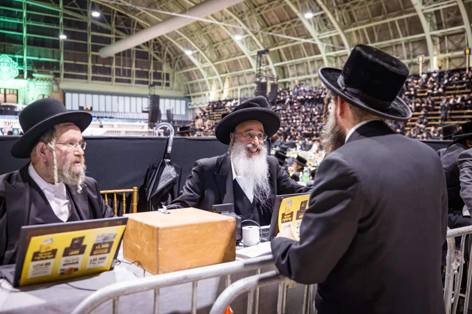 בראשות האדמו"ר: אלפי חסידי סאטמר חגגו את יום ההצלה בראשות האדמו"ר: אלפי חסידי סאטמר חגגו את יום ההצלה