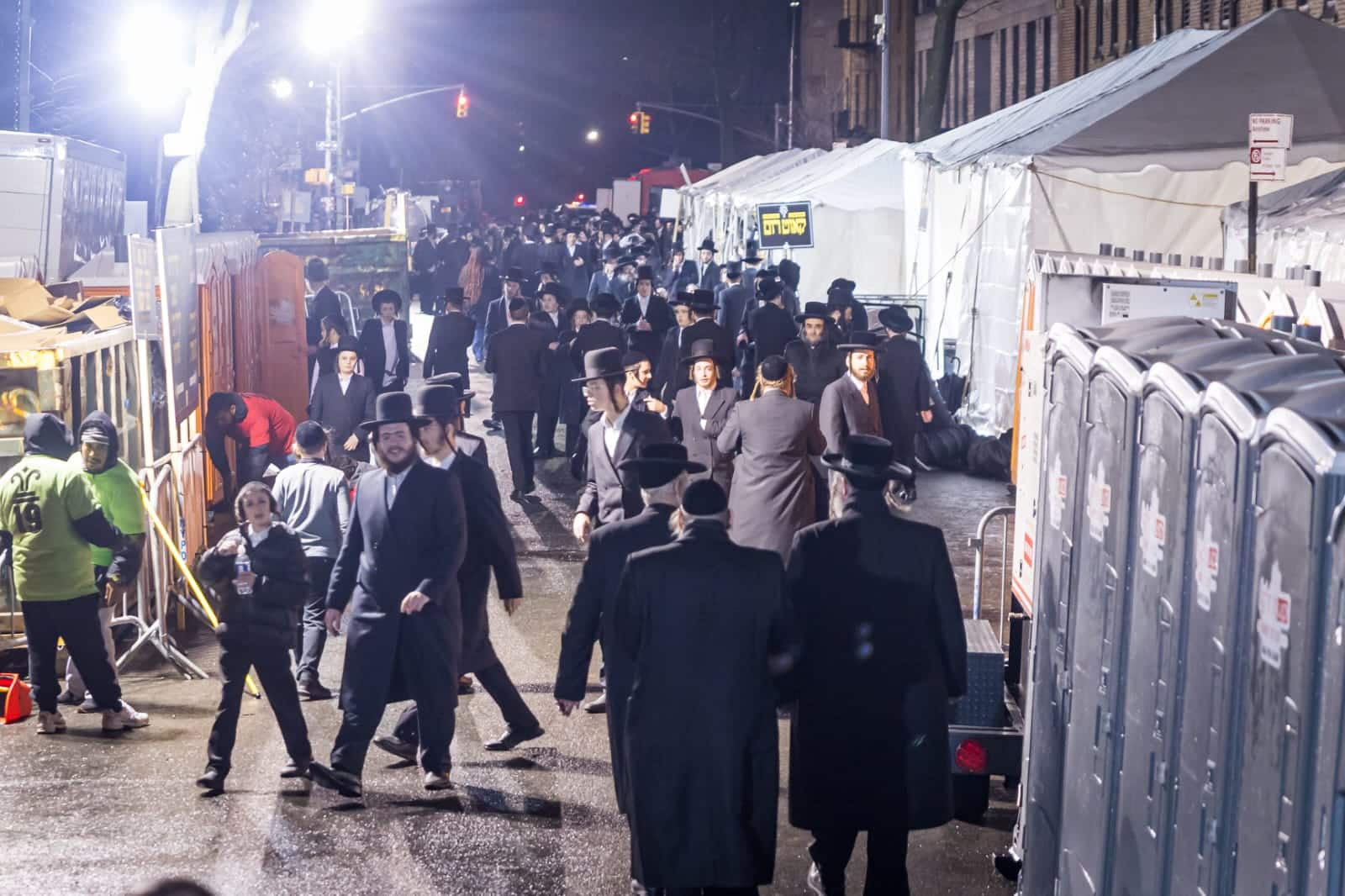 בראשות האדמו"ר: אלפי חסידי סאטמר חגגו את יום ההצלה בראשות האדמו"ר: אלפי חסידי סאטמר חגגו את יום ההצלה