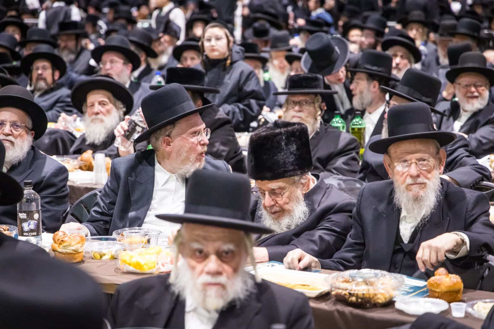 בראשות האדמו"ר: אלפי חסידי סאטמר חגגו את יום ההצלה בראשות האדמו"ר: אלפי חסידי סאטמר חגגו את יום ההצלה